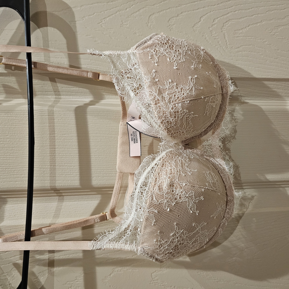Victoria's Secret Cream Lace Bra with Floral Detailing
